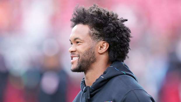 Arizona Cardinals quarterback Kyler Murray (1) looks on prior to the game between the Arizona Cardinals and the Cincinnati Bengals at State Farm Stadium.